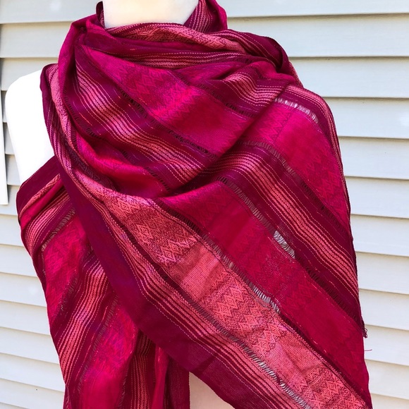 Pink striped scarf - Picture 2 of 3